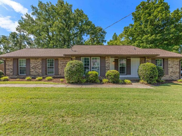 233 Iris Dr , Hendersonville, TN 37075