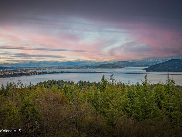 1025 Mountain Ridge DR, Sagle, ID 83860