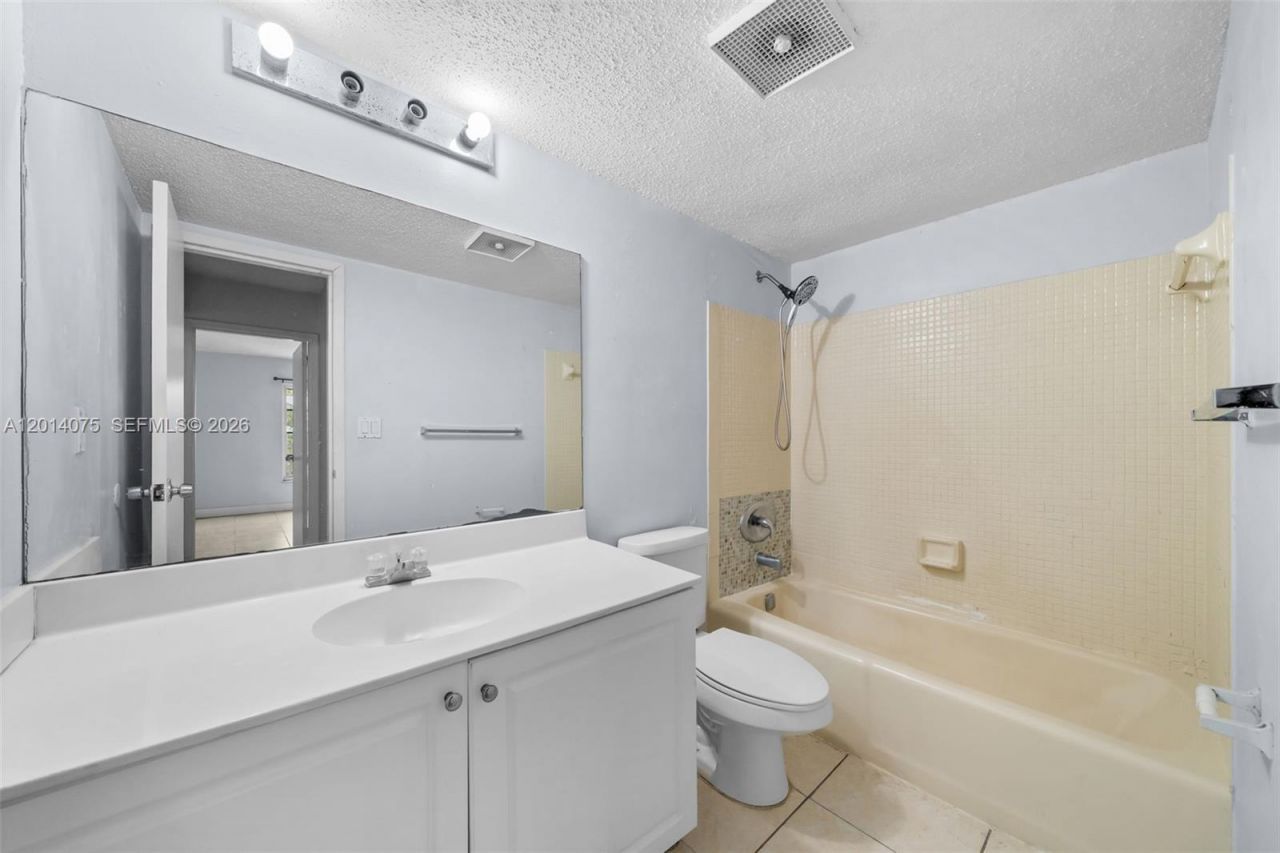 5112 NW 79th Ave , Unit 204, Doral, FL 33166 Photo