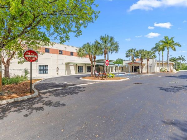 8530 Stirling Rd , Davie, FL 33024