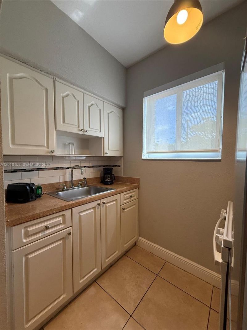 7710 Harding Ave , Unit 7, Miami Beach, FL 33141 Photo