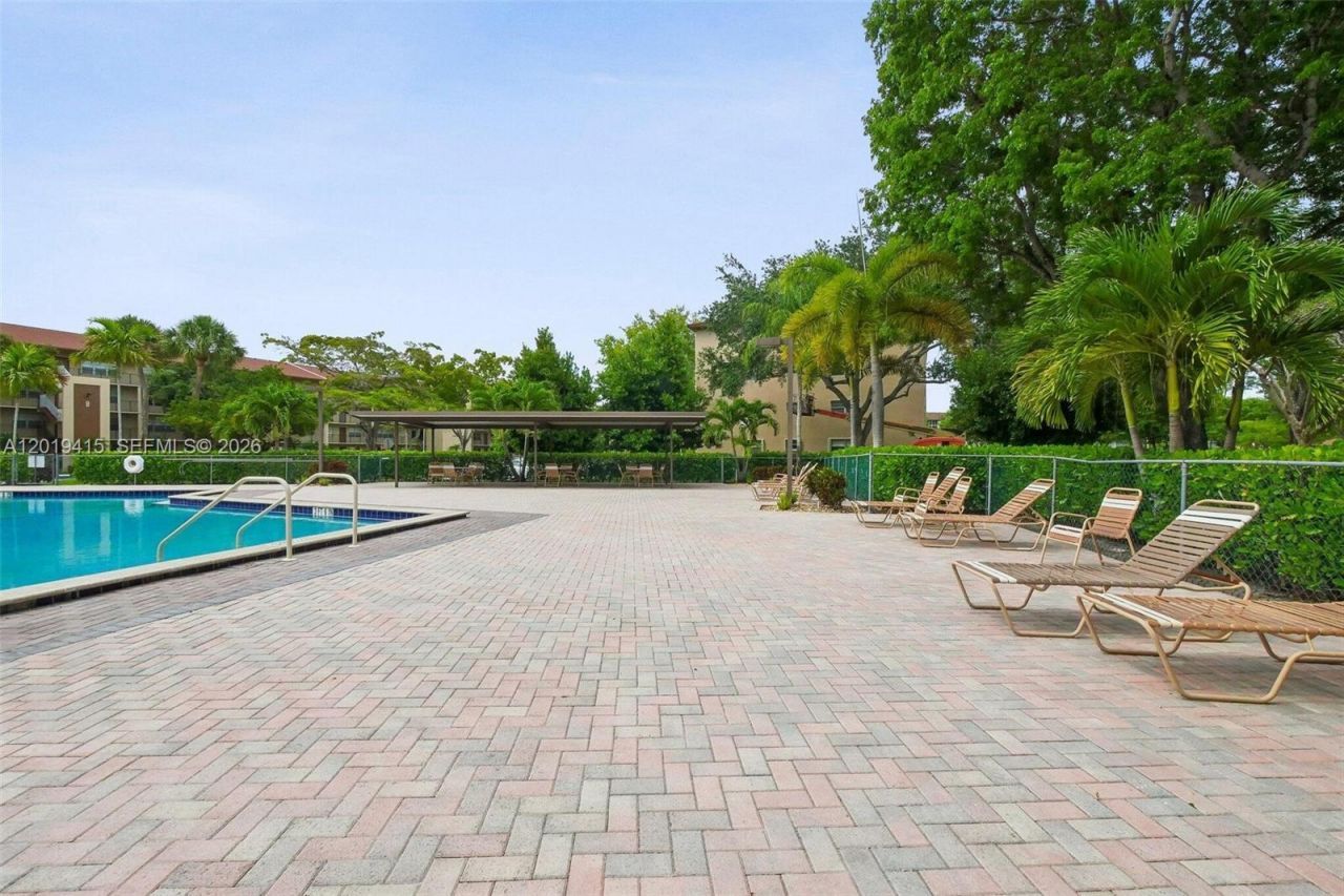 13455 SW 9th Ct, Unit 314J, Pembroke Pines, FL 33027 Photo