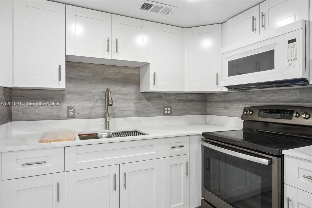 13455 SW 9th Ct, Unit 314J, Pembroke Pines, FL 33027 Photo