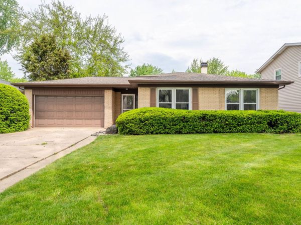 1722 W Pheasant Trail , Mount Prospect, IL 60056