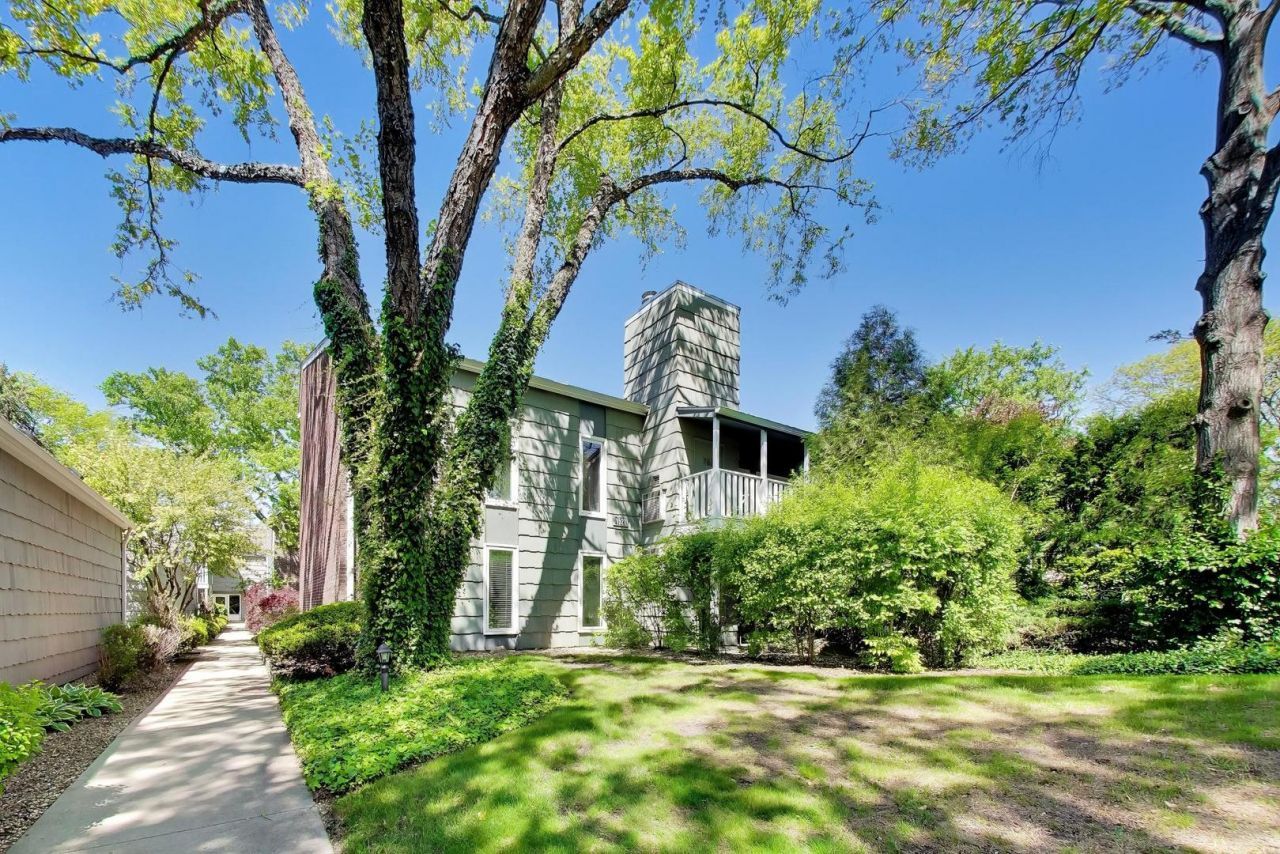 1520 Stonebridge Trail , Unit 2-1, Wheaton, IL 60189 Main Photo