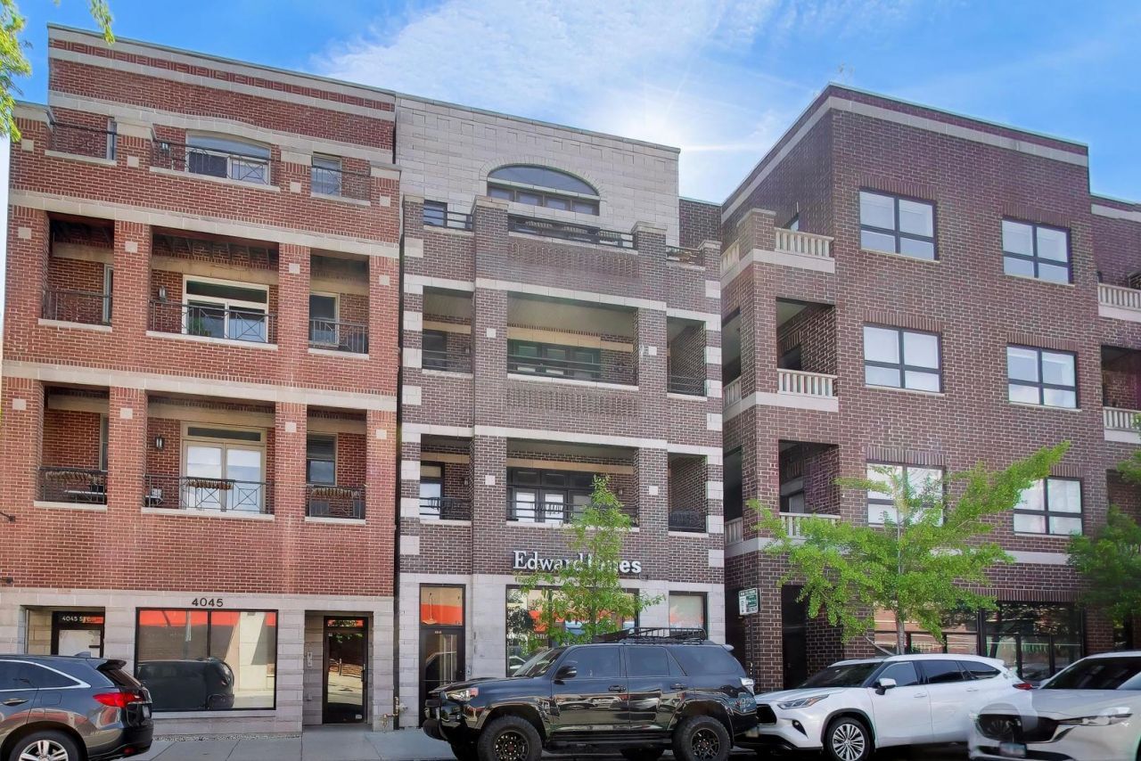 4043 N Damen Avenue, Unit 4, Chicago, IL 60618 Main Photo
