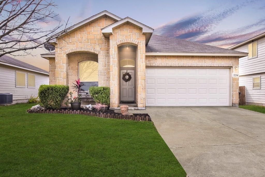 2234 Lakeline Dr , New Braunfels, TX 78130 Main Photo
