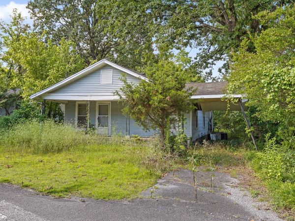 111 E Peachtree Street, Rossville, GA 30741