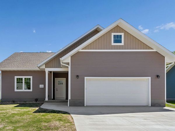 1219 W 7th Street, Waterloo, IA 50702