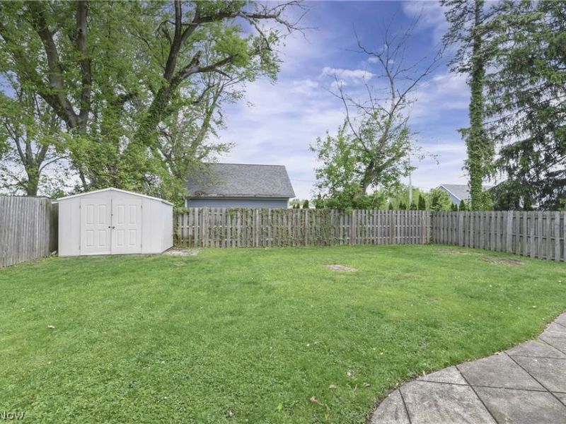 490 Abbyshire Drive, Berea, OH 44017 Photo 24