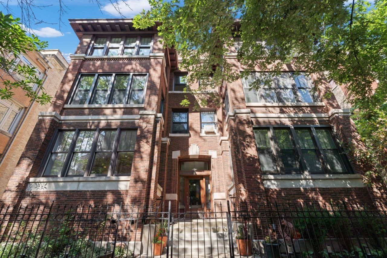 922 W Carmen Avenue, Unit 3W, Chicago, IL 60640 Main Photo