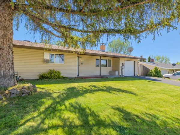 10521 Kincheloe Avenue, Klamath Falls, OR 97603
