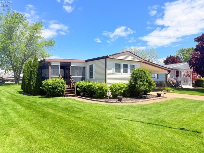 35 E Bass Circle, Marblehead, OH 43440 Photo 3