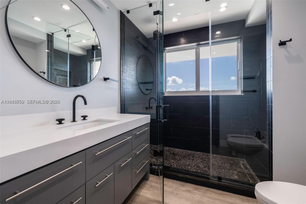 1000 Venetian Way , Unit 502, Miami, FL 33139 Photo