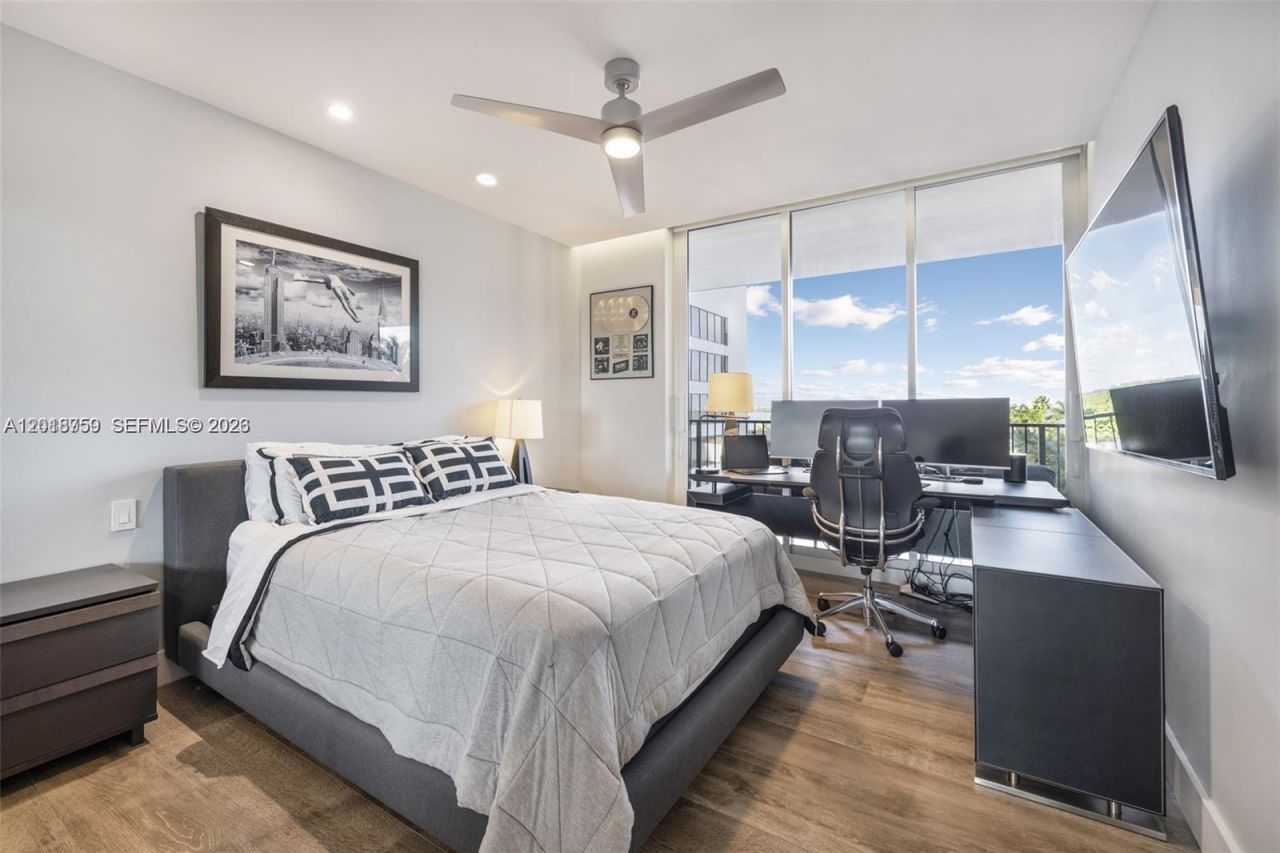 1000 Venetian Way , Unit 502, Miami, FL 33139 Photo