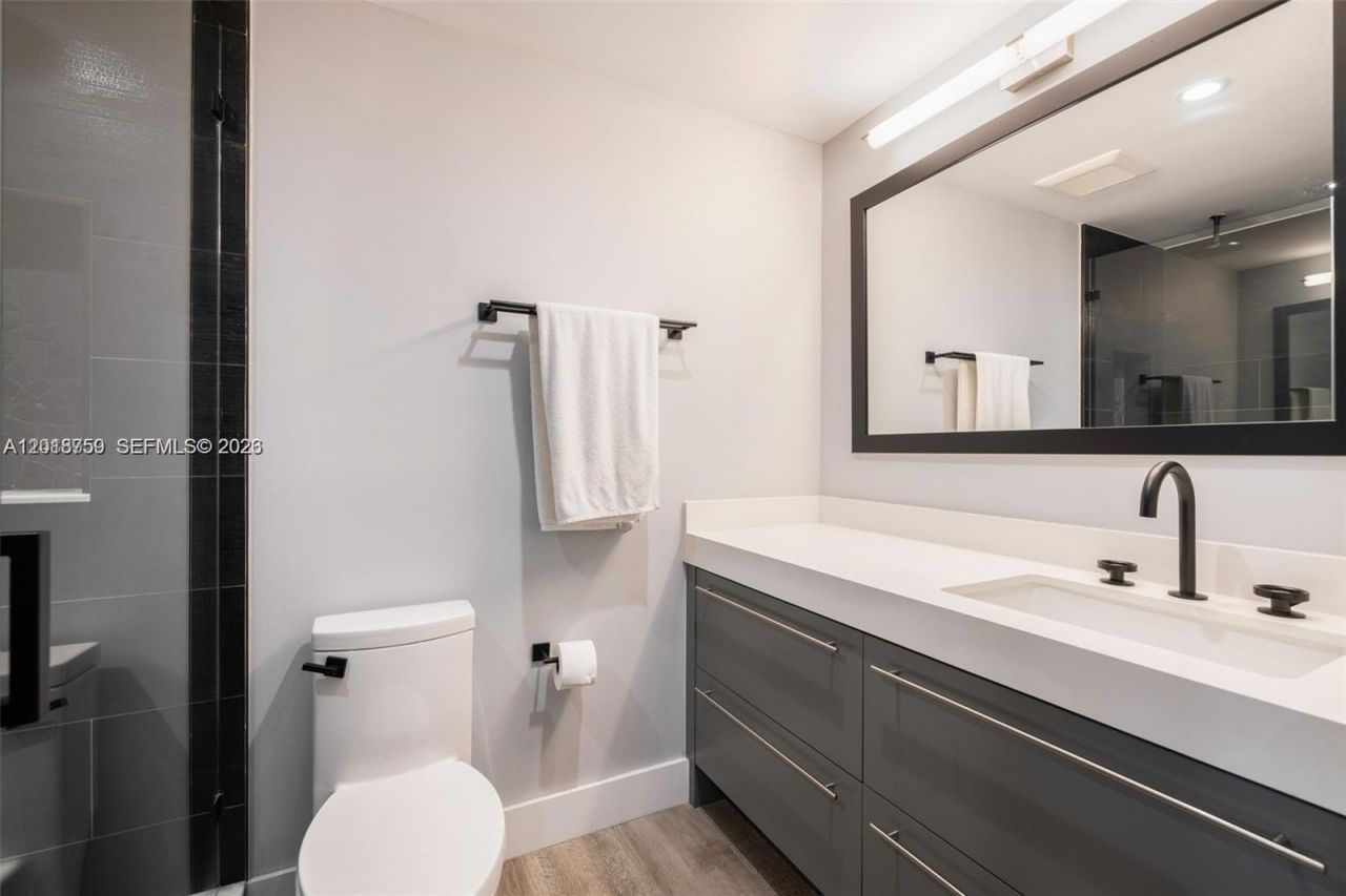 1000 Venetian Way , Unit 502, Miami, FL 33139 Photo