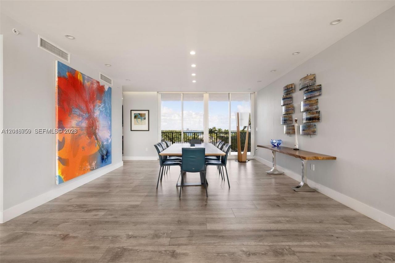 1000 Venetian Way , Unit 502, Miami, FL 33139 Photo