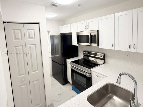 7991 NW 8th St , Unit 113B, Miami, FL 33126