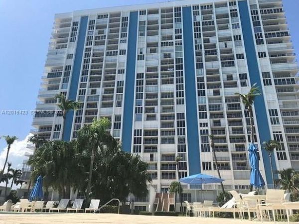 881 Ocean Dr, Unit TH11, Key Biscayne, FL 33149