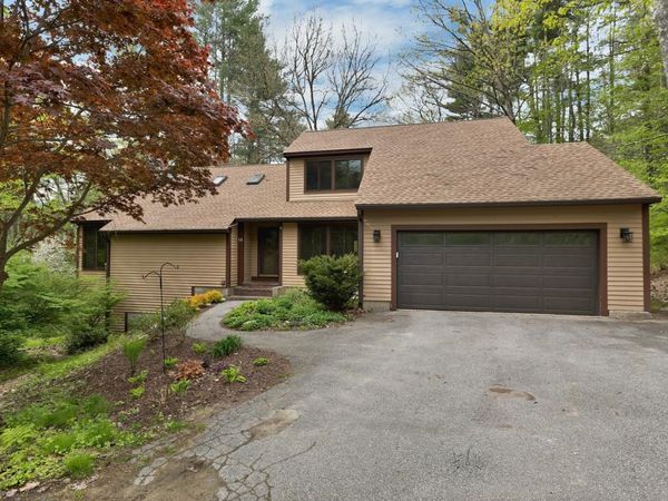 16 Old Manchester Road, Amherst, NH 03031