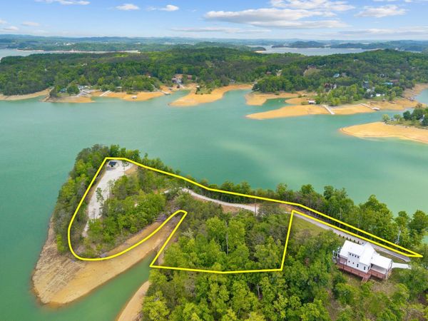 1967 Lake Oaks Way, Sevierville, TN 37876