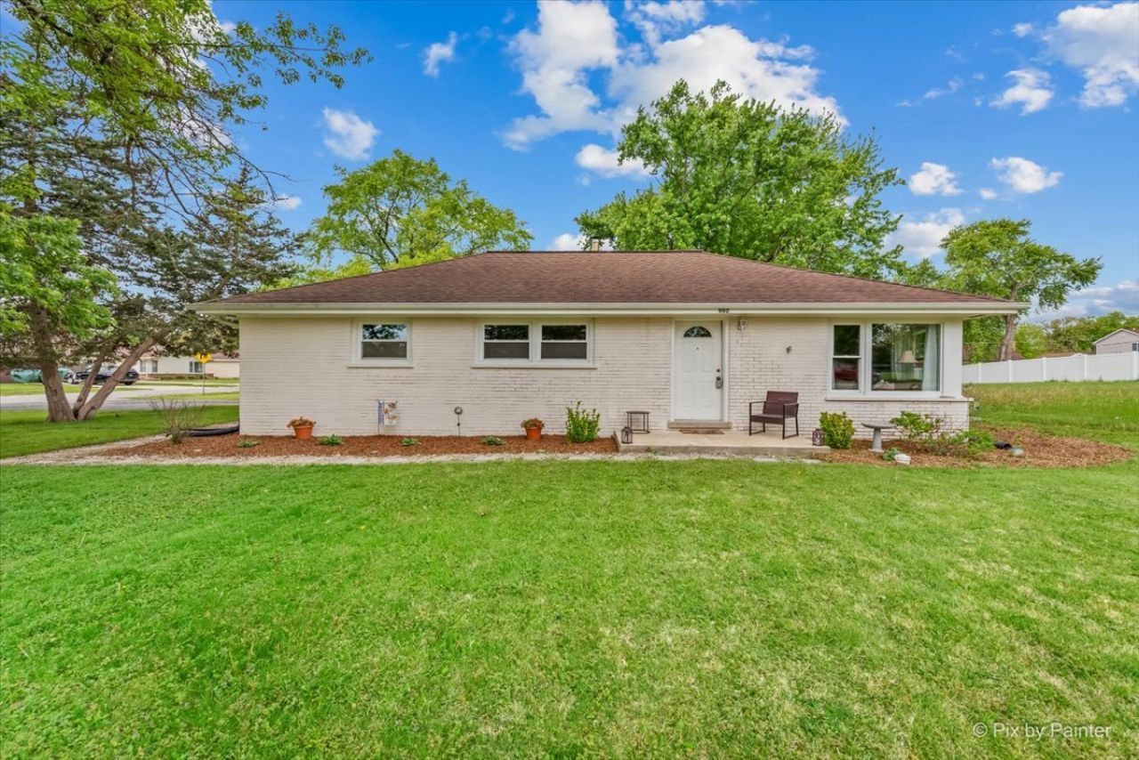 902 W Stonemill Avenue , Addison, IL 60101 Main Photo