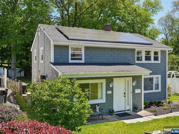 21 Howard Place, WALDWICK, NJ 07463