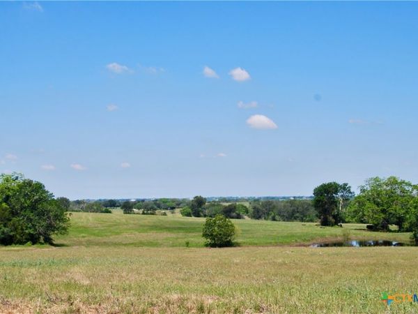 1049 Muehr Road, Weimar, TX 78962