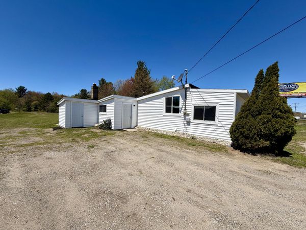 3261 Whitehall Road, Muskegon, MI 49445