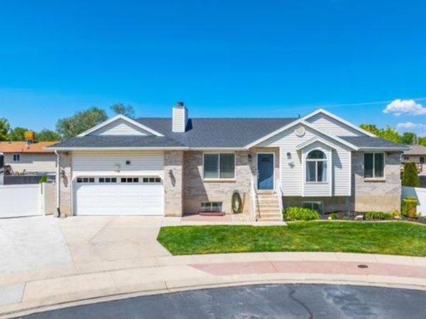 8328 S PLUM CREEK CIR W, West Jordan, UT 84088