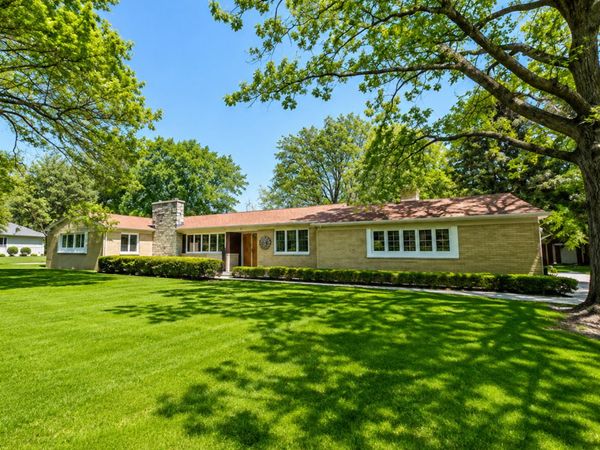 1334 Oakland Drive , Sycamore, IL 60178