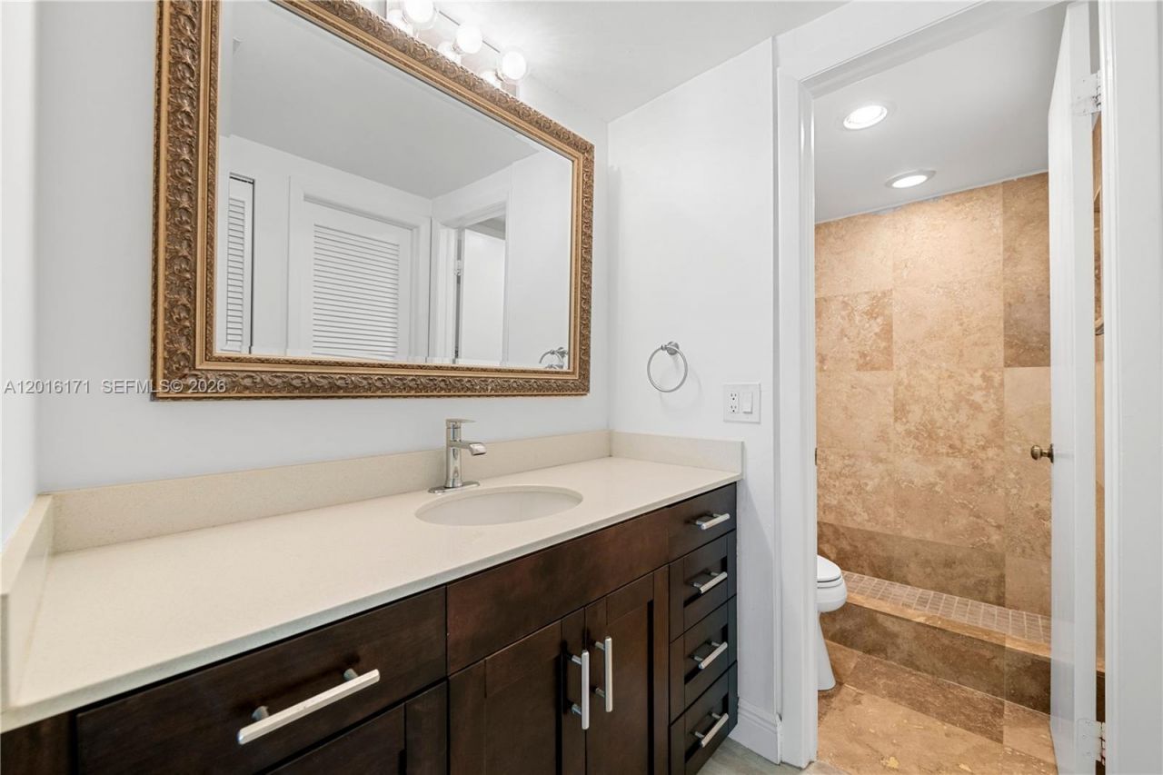 5201 Orduna Dr , Unit 10, Coral Gables, FL 33146 Photo