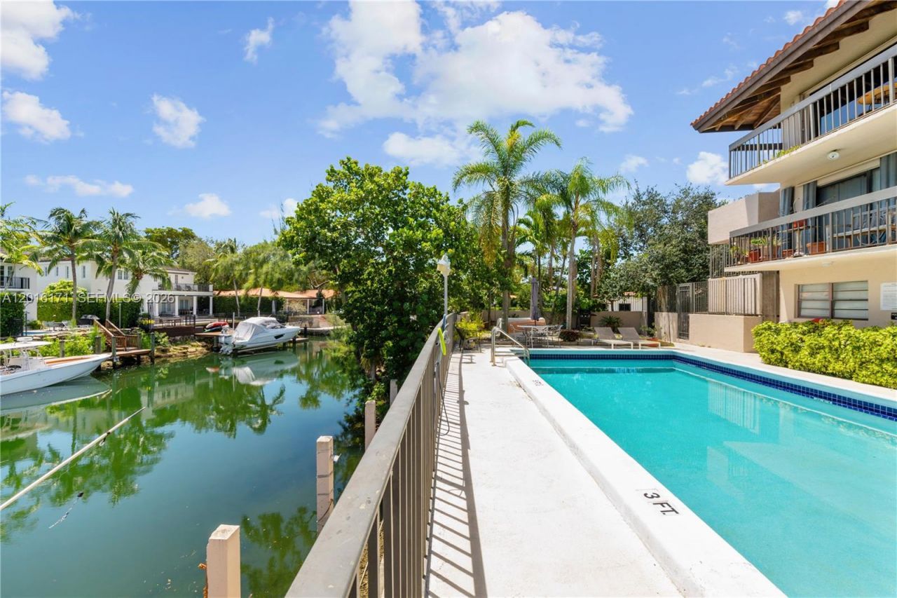 5201 Orduna Dr , Unit 10, Coral Gables, FL 33146 Photo
