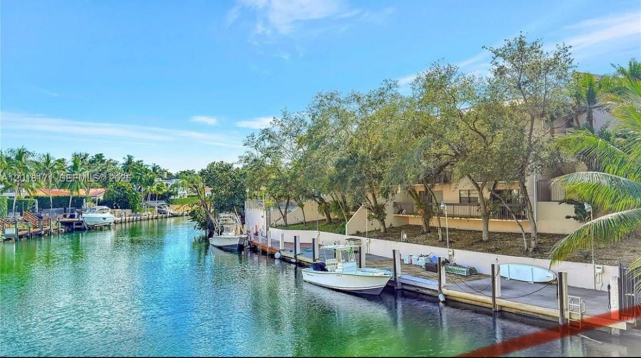 5201 Orduna Dr , Unit 10, Coral Gables, FL 33146 Photo