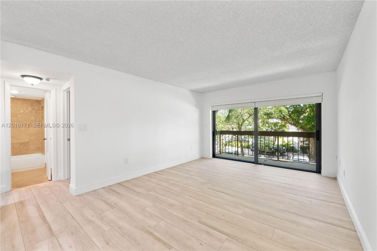 5201 Orduna Dr , Unit 10, Coral Gables, FL 33146 Photo