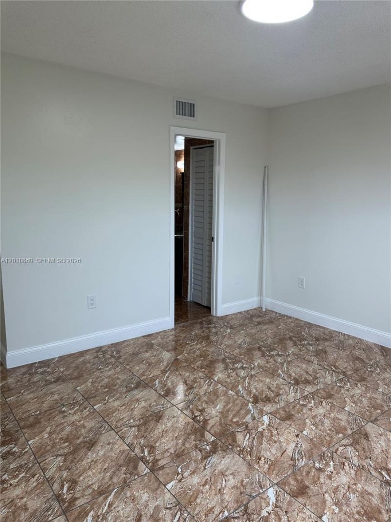 2780 W 76th St , Unit 203, Hialeah, FL 33016 Photo