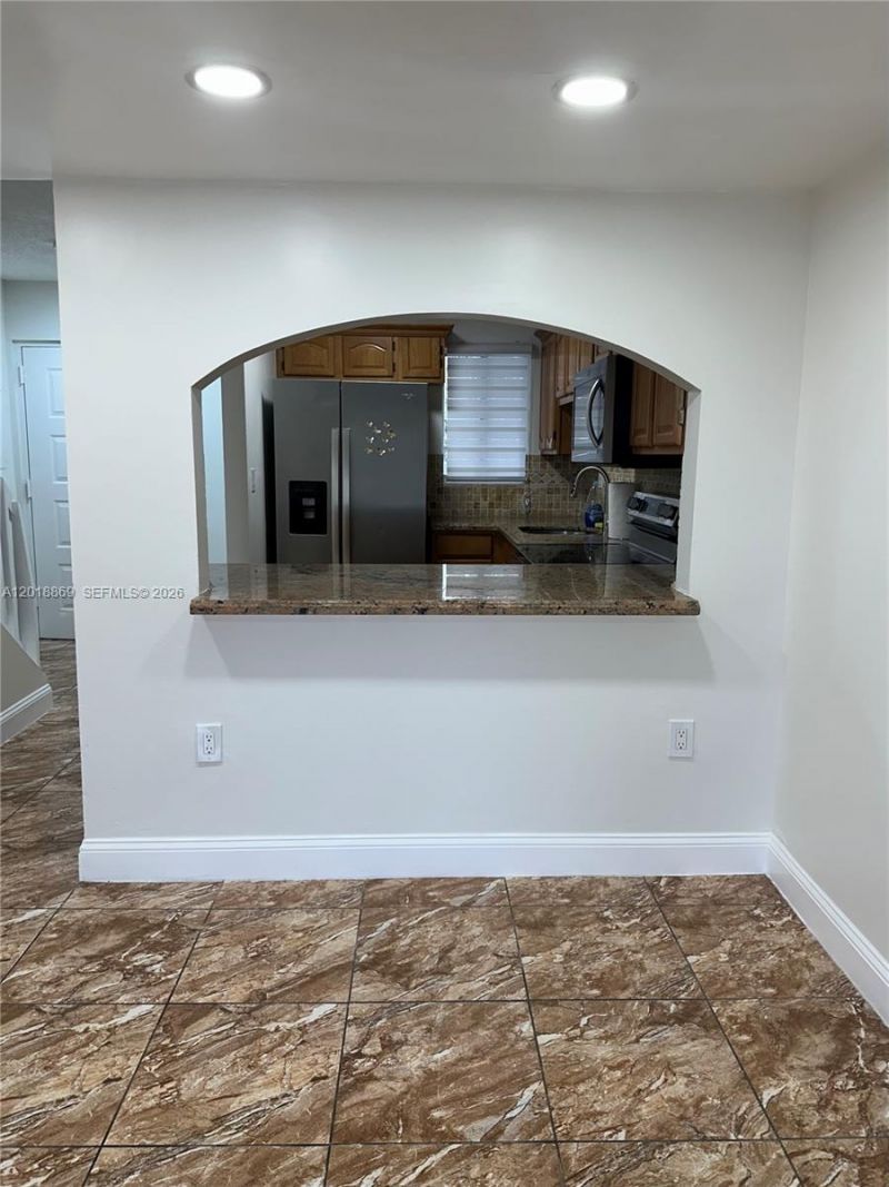 2780 W 76th St , Unit 203, Hialeah, FL 33016 Photo