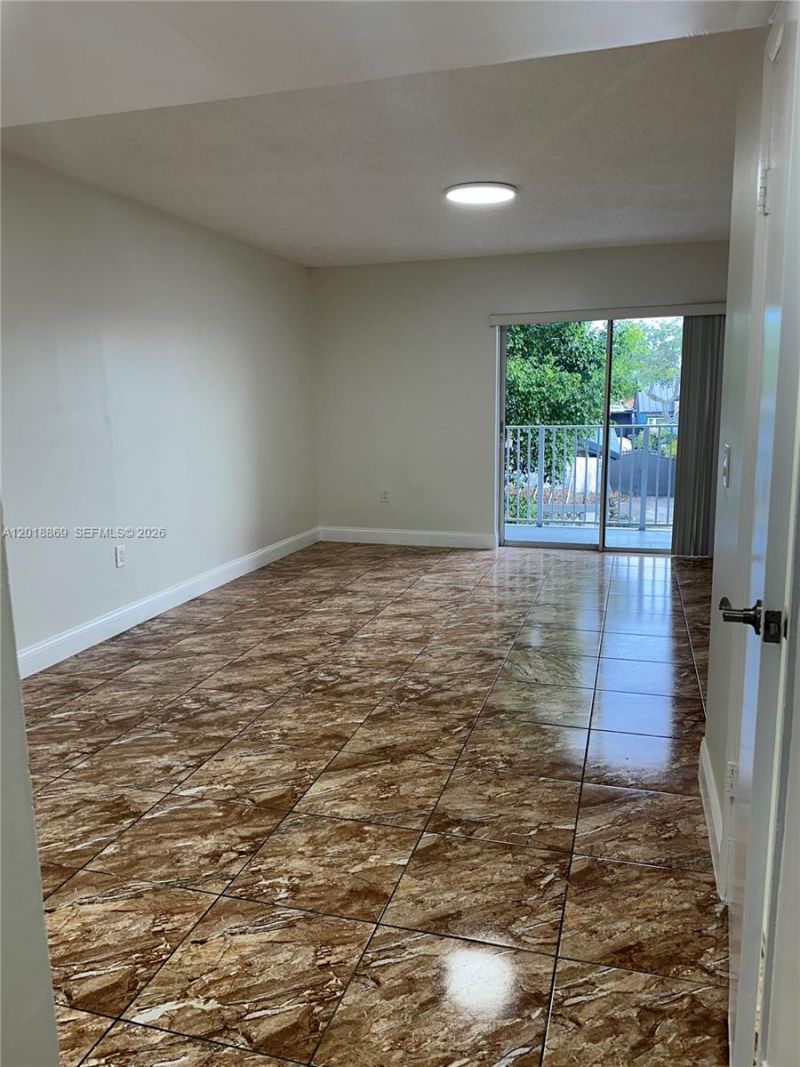2780 W 76th St , Unit 203, Hialeah, FL 33016 Photo