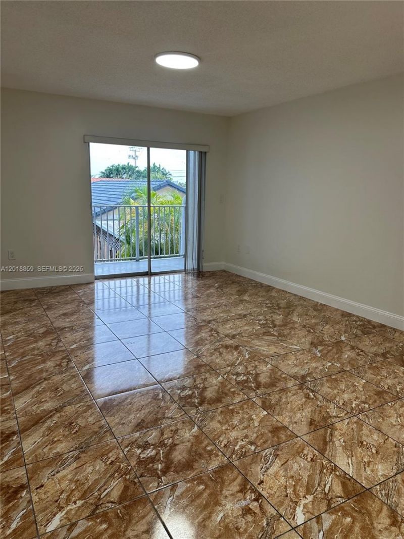 2780 W 76th St , Unit 203, Hialeah, FL 33016 Photo