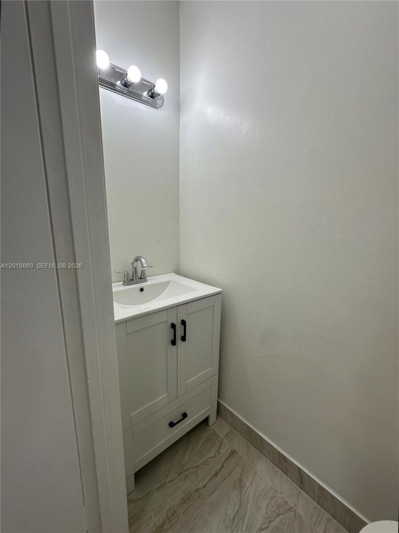 2780 W 76th St , Unit 203, Hialeah, FL 33016 Photo