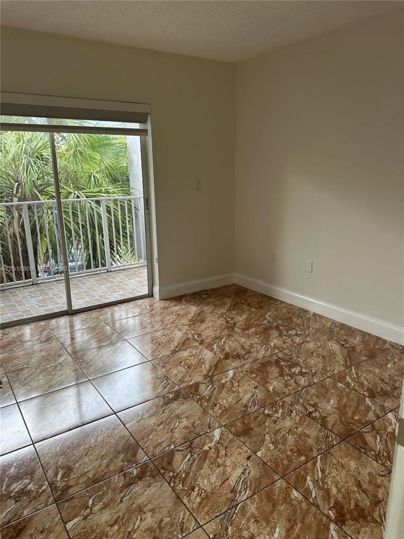 2780 W 76th St , Unit 203, Hialeah, FL 33016 Photo