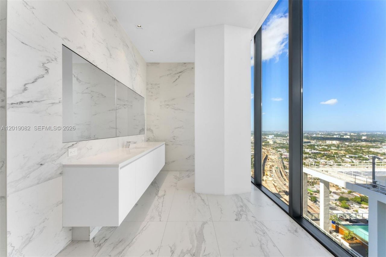1000 Biscayne Blvd , Unit 5101, Miami, FL 33132 Photo