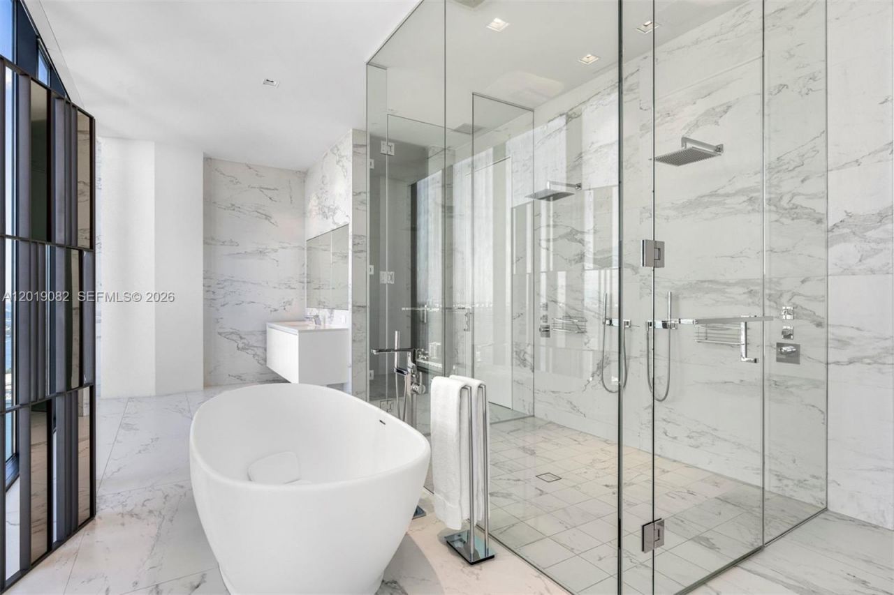 1000 Biscayne Blvd , Unit 5101, Miami, FL 33132 Photo