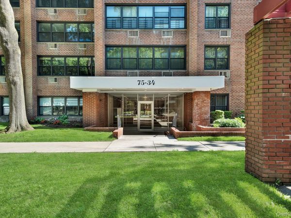 75-34 Bell Boulevard , Unit 1E, Oakland Gardens, NY 11364