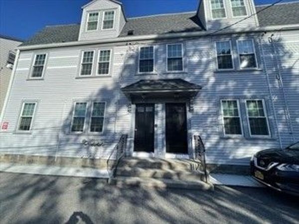 5 High Street Place, Unit 3, Brookline, MA 02445