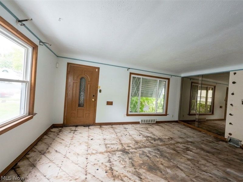 3915 E 189th Street, Cleveland, OH 44122 Photo 2