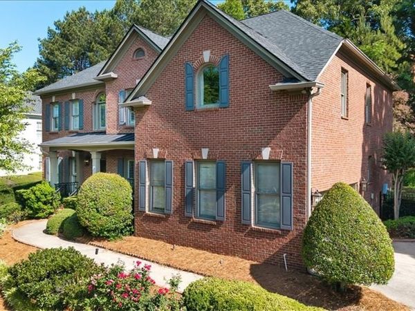 525 Woodmoore Court , Atlanta, GA 30342