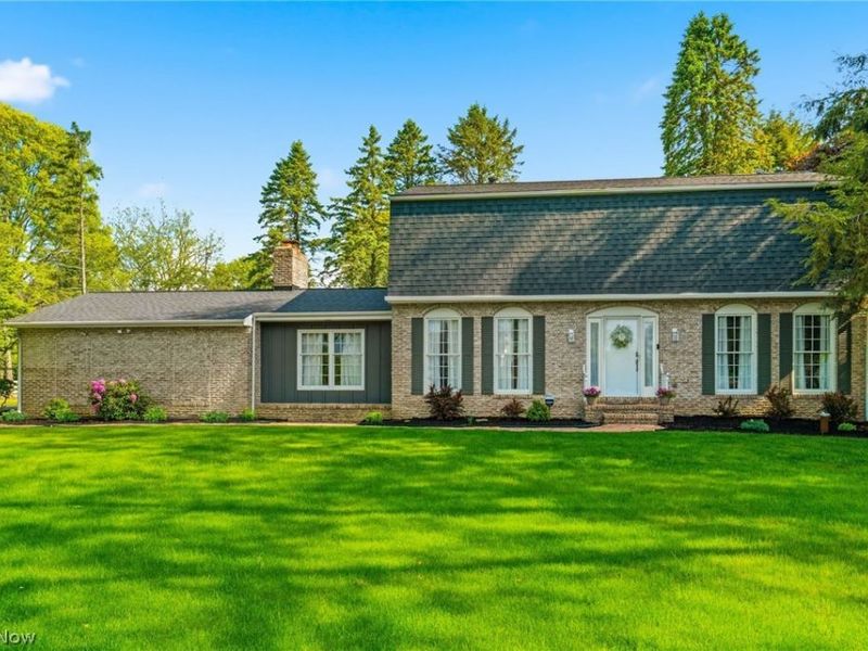 1471 Stonington Road NW, North Canton, OH 44720 Photo 1