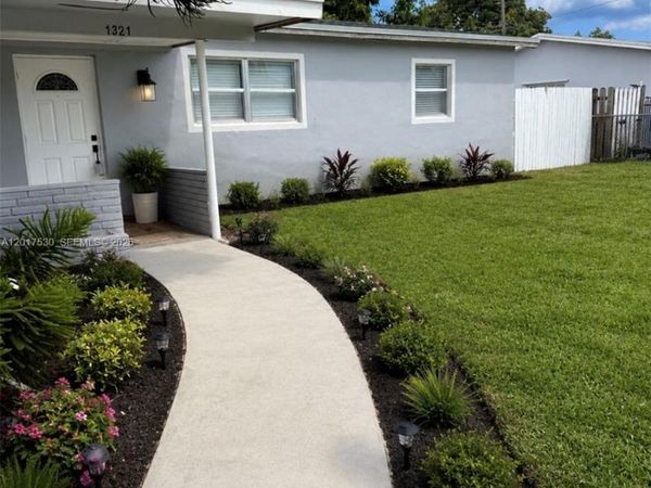 1321 NE 212th Ter , Miami, FL 33179