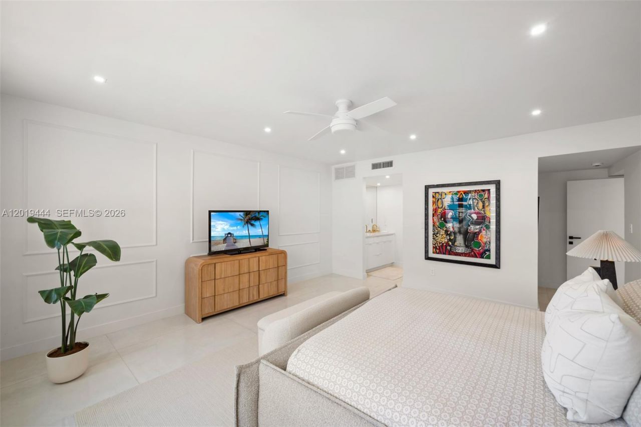 5255 Collins Ave , Unit 8F, Miami Beach, FL 33140 Photo
